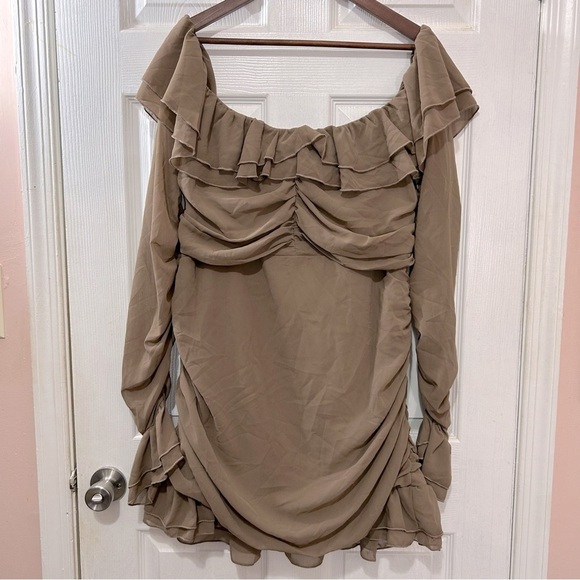 Pretty Little Thing Plus Mocha Bardot Ruffle Detail Shift Dress Size 16 - Picture 9 of 9